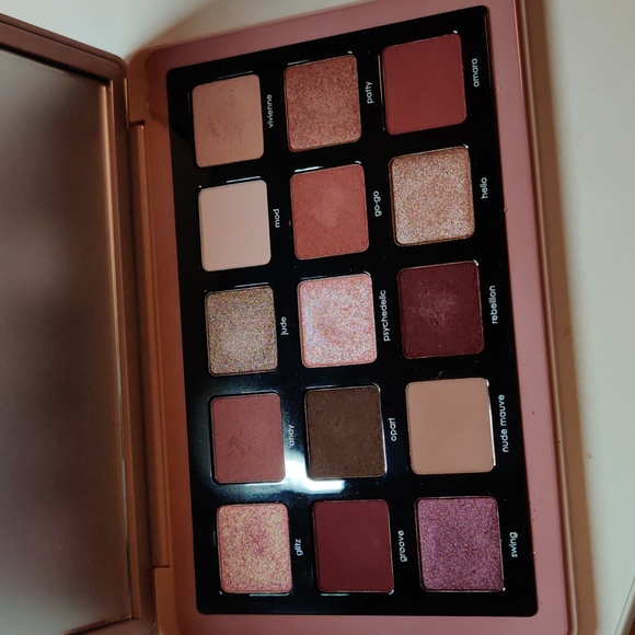 Natasha Denona Retro Eyeshadow Palette - Picture 2 of 3